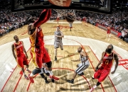 开云官方app入口-伦纳德末节狂飙定乾坤，湖人争冠试金石力克尼克斯