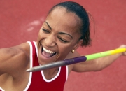 开云体育app-当东方铁骑一波流席卷萨城，哈利伯顿的欧冠神话与篮球世界的时空交错