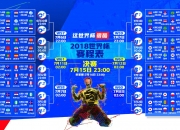 开云APP-孤星闪耀，当波兰炮火倾覆药厂，巴尔韦德用双脚书写中场的唯一法则