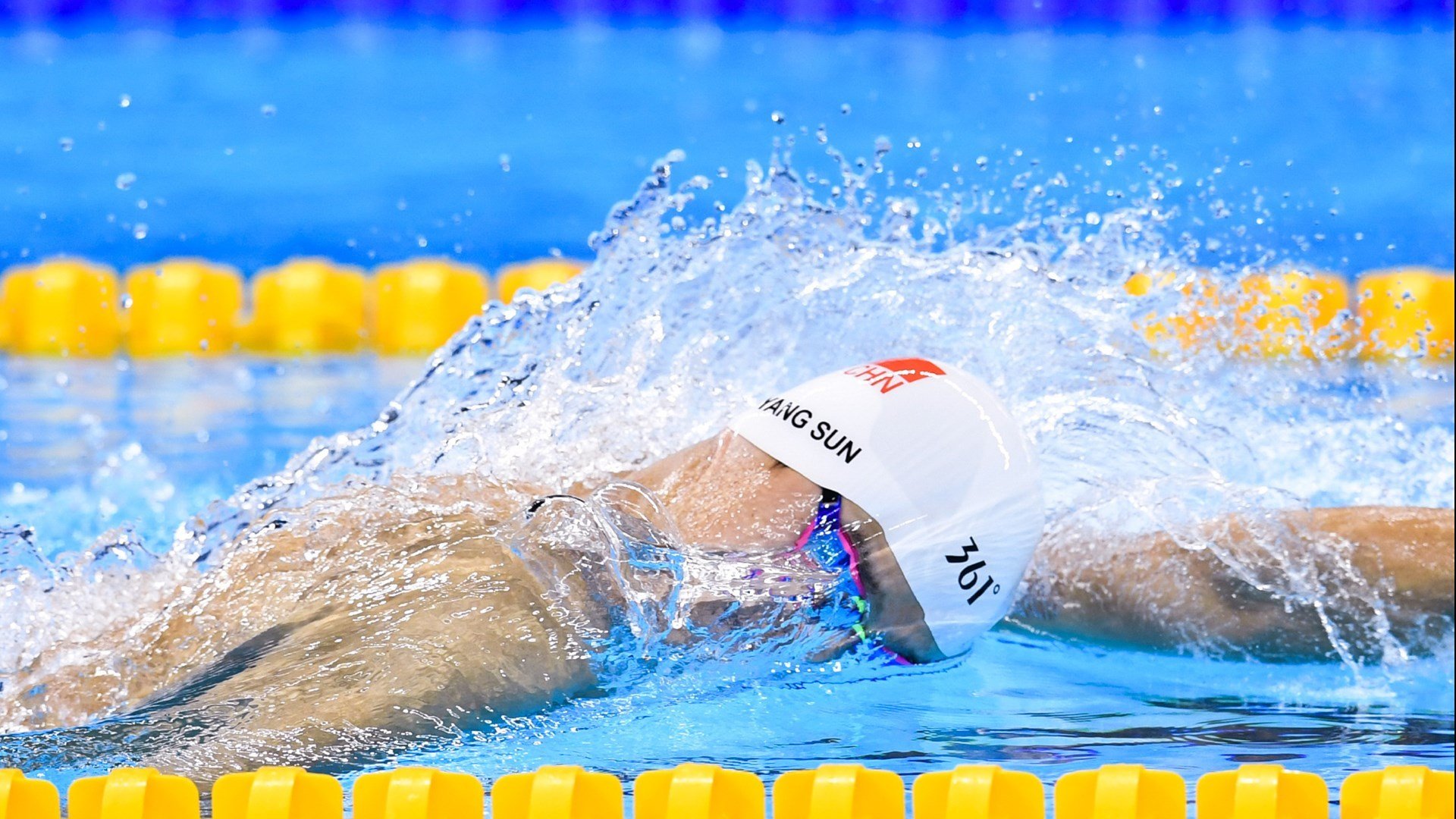 掘金收割新疆队，布克成为关键先生